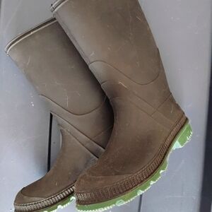 Women's n's Black Rubber Boots with Green Soles